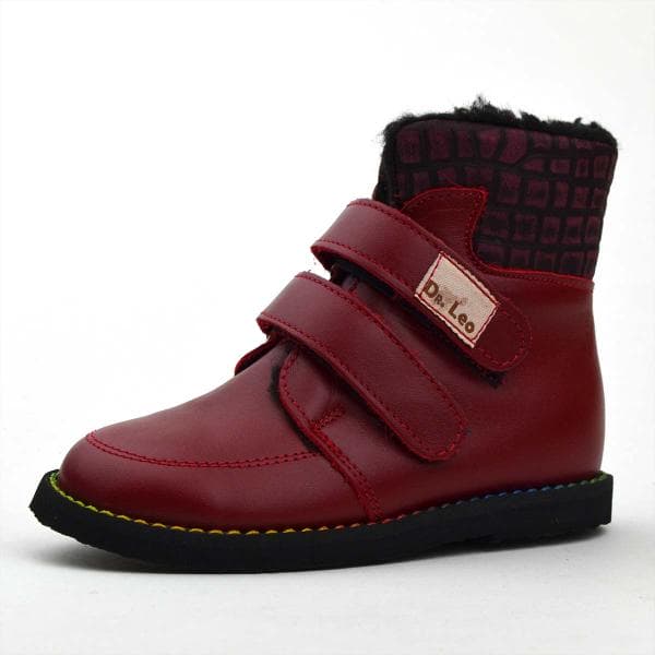 Magasszárú dr Leo bélelt cipő kislányoknak piros színben, nyomott mintás gallérral Magasszárú dr Leo bélelt cipő kislányoknak piros színben, nyomott mintás gallérral