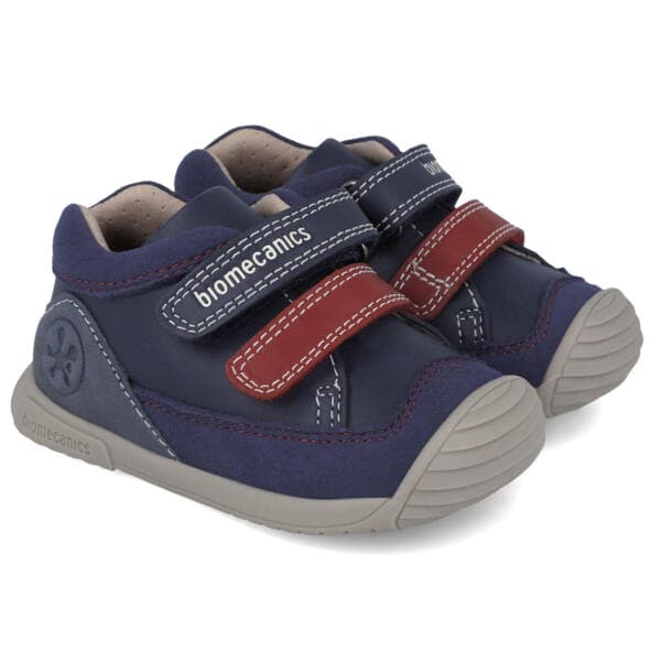Biomecanics fiúbabacipő 251125 - óceánkék színben - párban, ferdén elölről