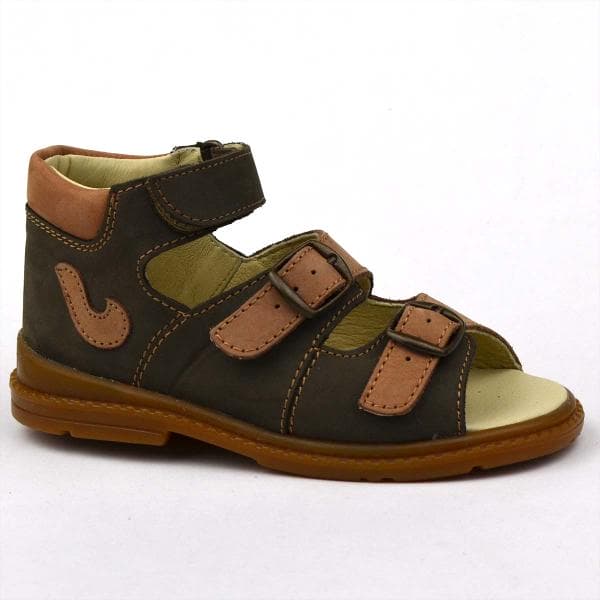 Salus F50 fiúszandál barna színben, pipával Salus F50 fiúszandál barna színben, pipával