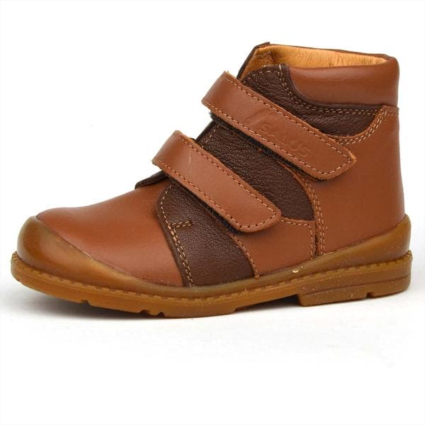 F90 fiús bakancs barna színben - sötétbarna betéttel F90 fiús bakancs barna színben - sötétbarna betéttel