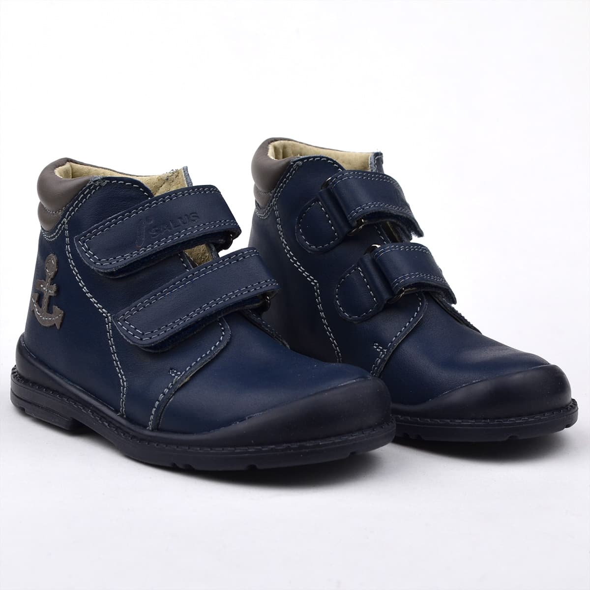 Flo-810 fiú zárt cipő vasmacskával