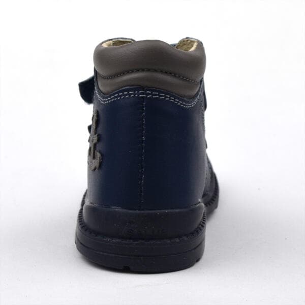 Flo-810 fiú zárt cipő - kék színben, vasmacskával hátulról