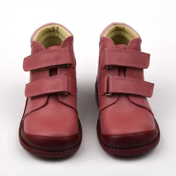 Rózsaszín Flo-810 kislánybakancs párban szemből, kicsit felülről Rózsaszín Flo-810 kislánybakancs párban szemből, kicsit felülről