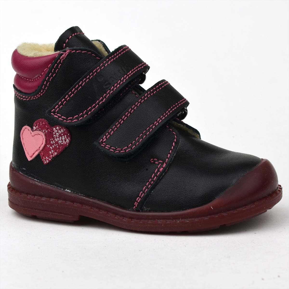 Kislány Flo-910 Salus bélelt cipő fekete színben, szívecskékkel