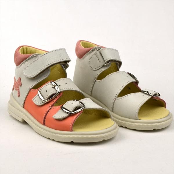 Flo-911 kislányszandál lovacskával - párban ferdén oldalról Flo-911 kislányszandál lovacskával - párban ferdén oldalról