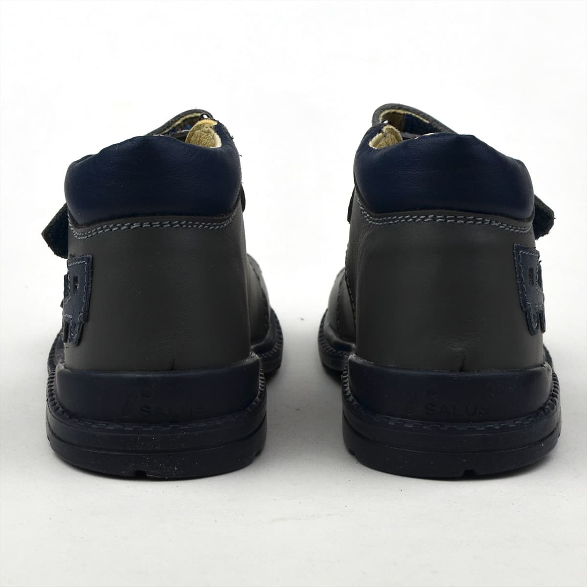 Flo-911 fiúszandál szürke színben vonattal - párban hátulról