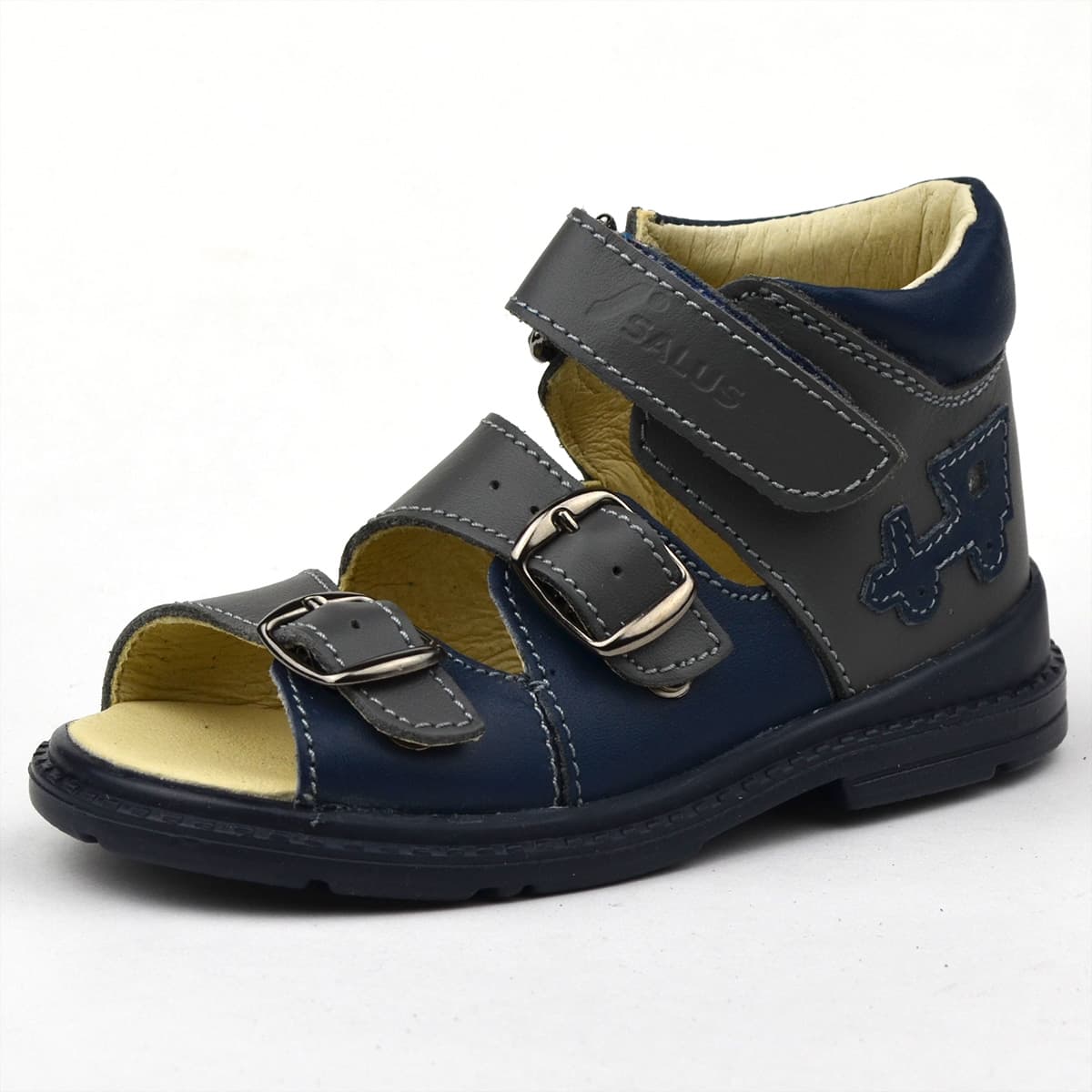 Flo-911 fiúszandál szürke színben vonattal - oldalról