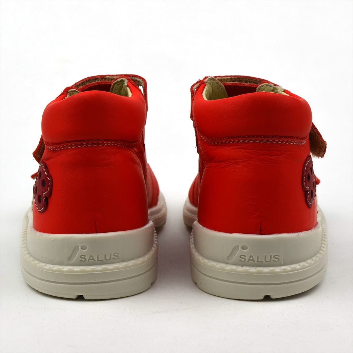 Flo-911 lányszandál piros-drapp színben, katica mintával - párban, hátulról