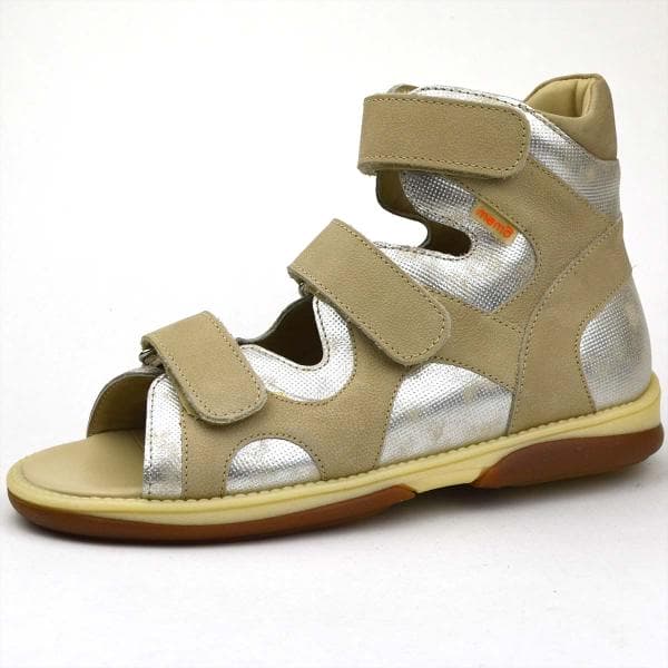 Joanna Szandál nagy lányoknak, a Memo-tól beige színben Joanna Szandál nagy lányoknak, a Memo-tól beige színben