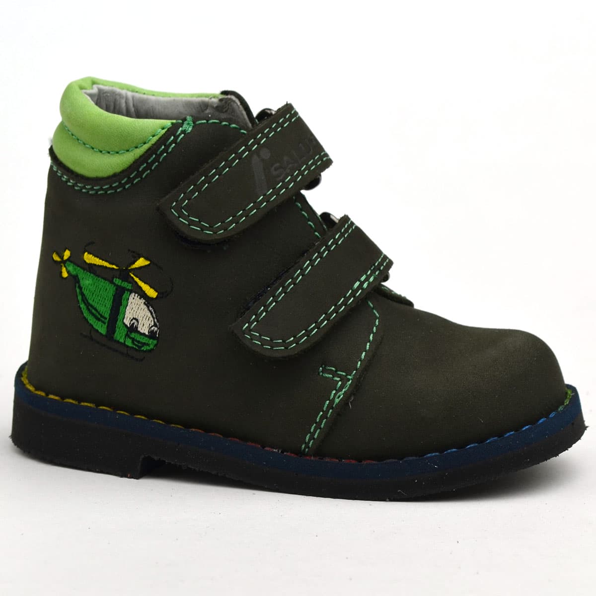 Keskeny Salus fiúbakancs sötétzöld színben, hímzett helikopterrel az oldalán