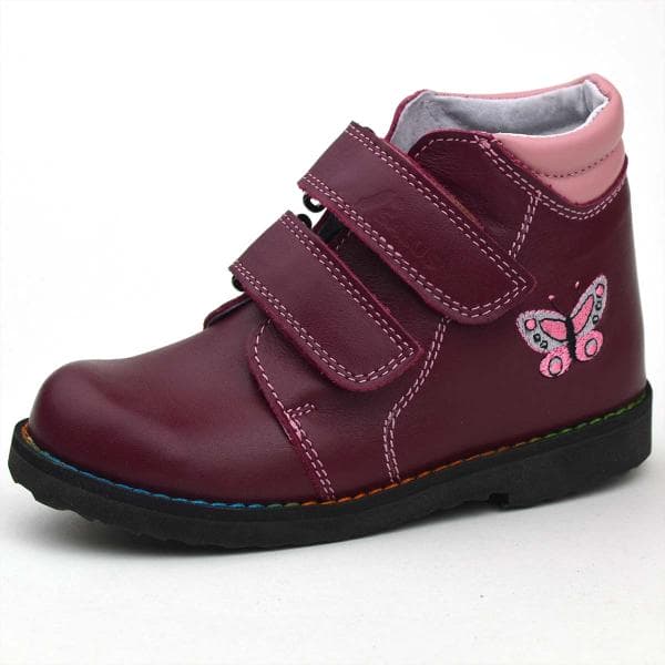 Keskeny Salus kislánybakancs bordó színben, hímzett pillangóval Keskeny Salus kislánybakancs bordó színben, hímzett pillangóval