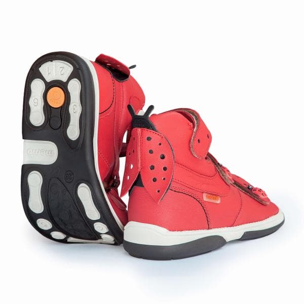 Ladybird szandál kislányoknak - párban, hátulról Ladybird szandál kislányoknak - párban, hátulról