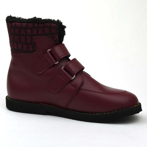 Magasszárú dr Leo bélelt cipő kislányoknak bordó színben, nyomott mintás gallérral - belső oldalról Magasszárú dr Leo bélelt cipő kislányoknak bordó színben, nyomott mintás gallérral - belső oldalról