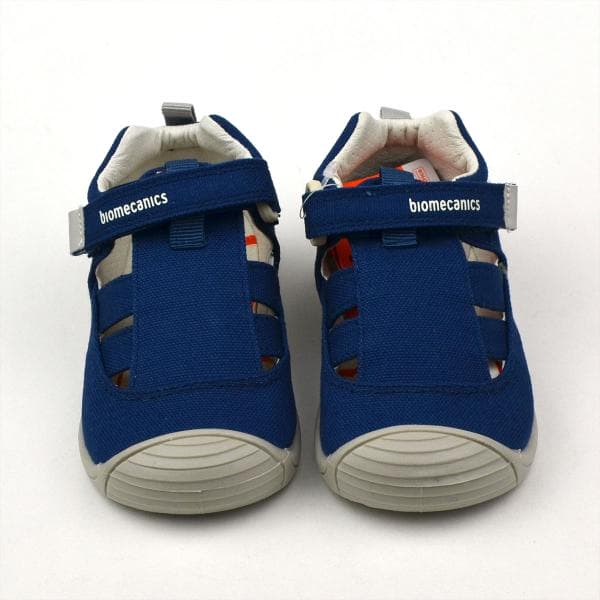 Sötétkék fiú vászon szandálcipő párban - felülről Sötétkék fiú vászon szandálcipő párban - felülről