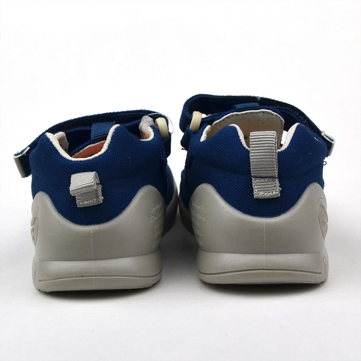 Sötétkék fiú vászon szandálcipő párban - hátulról