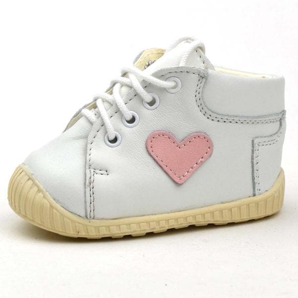 Fűzős kislány babacipő - Maus _ fehér színű, szívvel az oldalán.jpg Fűzős kislány babacipő - Maus _ fehér színű, szívvel az oldalán