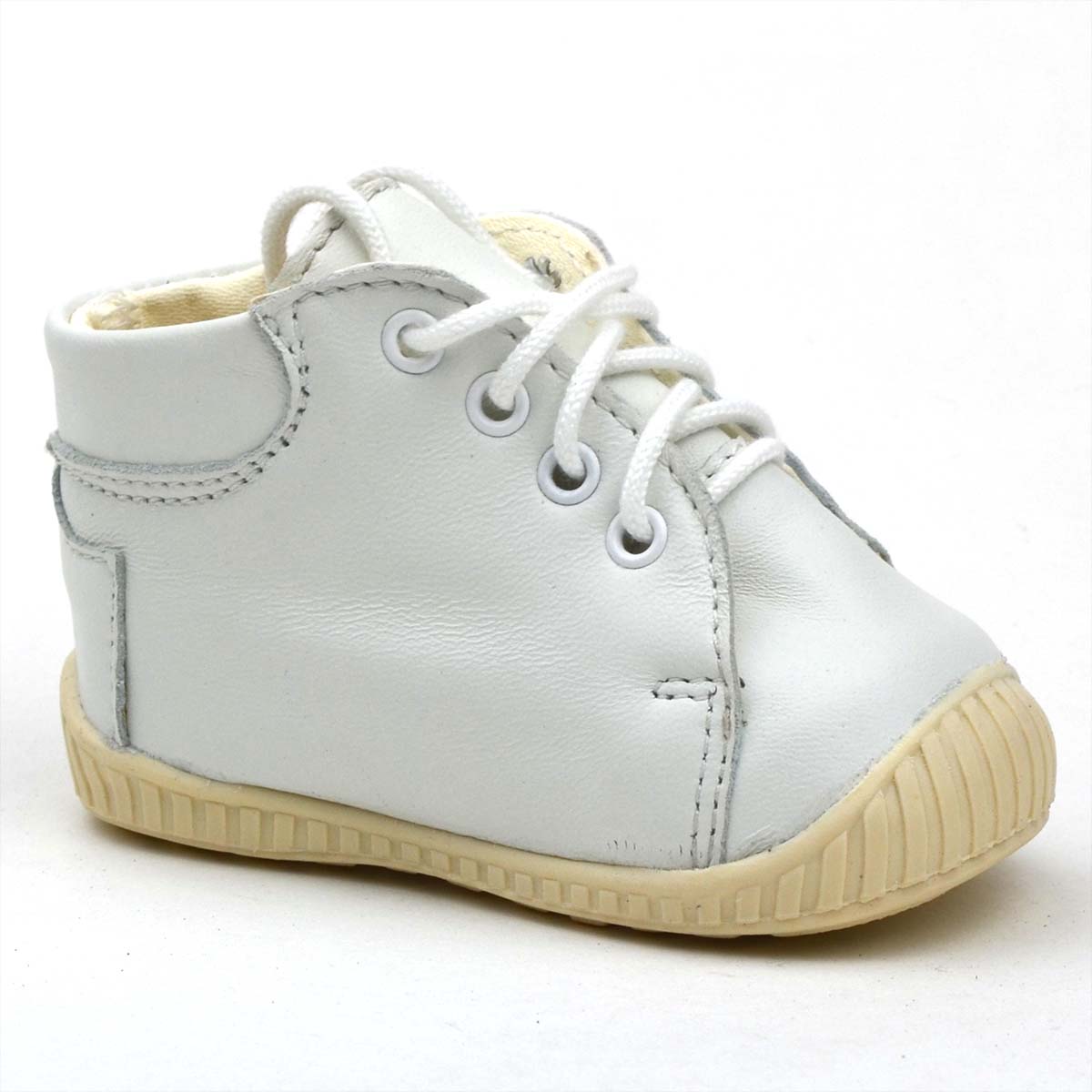 Fűzős kislány babacipő - Maus _ fehér színű, szívvel az oldalán - belső oldal