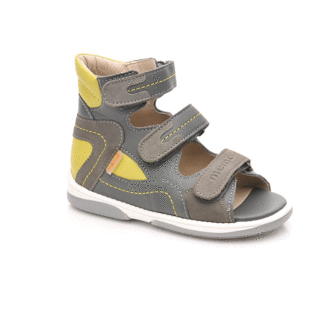 Michael szürke supinált szandál fiúknak forgó modell Michael szürke supinált szandál fiúknak forgó modell